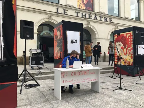 Laval. Pour montrer la détresse des étudiants, Clément révise...